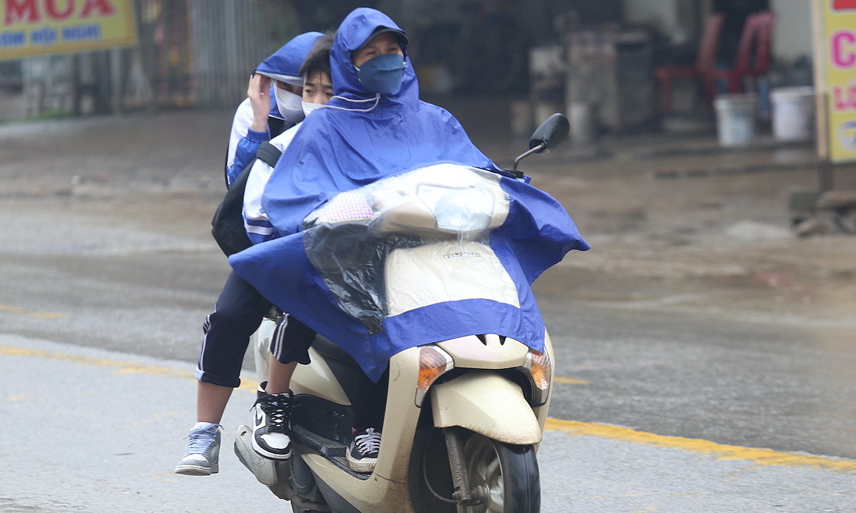 Cách sử dụng áo mưa đúng cách